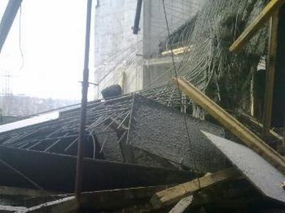 Двое погибли при обрушении здания в Сургуте